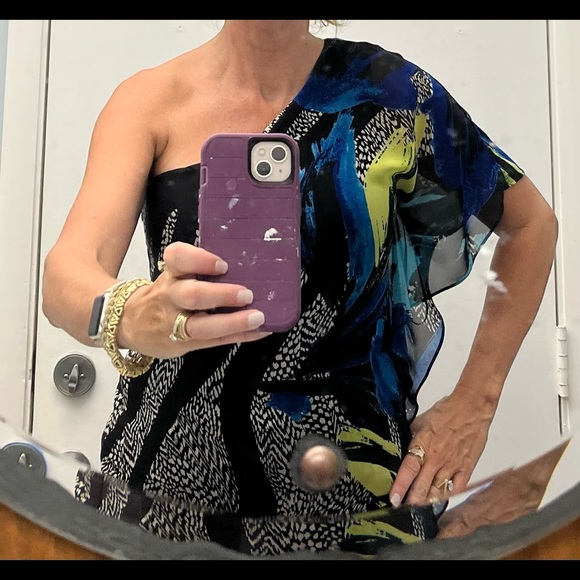 Cache’ bare shoulder top in black,blue, lime - Picture 4 of 4